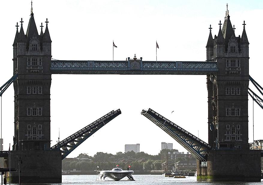 Turanor PlanetSolar travesl up the River Thames under Tower Bridge